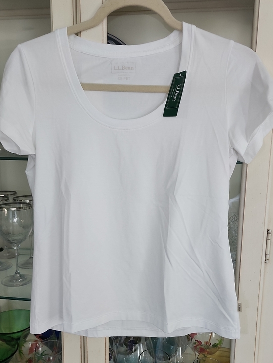 L.L. Bean Tops - L.L. Bean Women's White Short-Sleeve Scoop Neck Tee